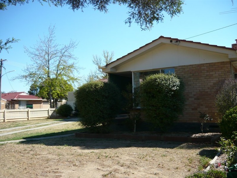 330 Cheyenne Drive, Lavington NSW 2641