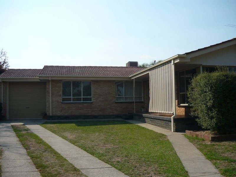 330 Cheyenne Drive, Lavington NSW 2641