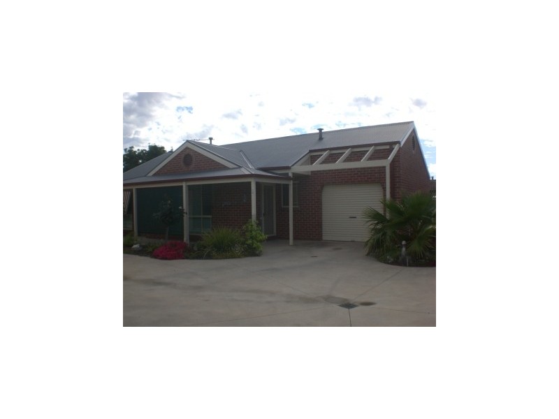 2/1 Johnson Court, Howlong NSW 2643