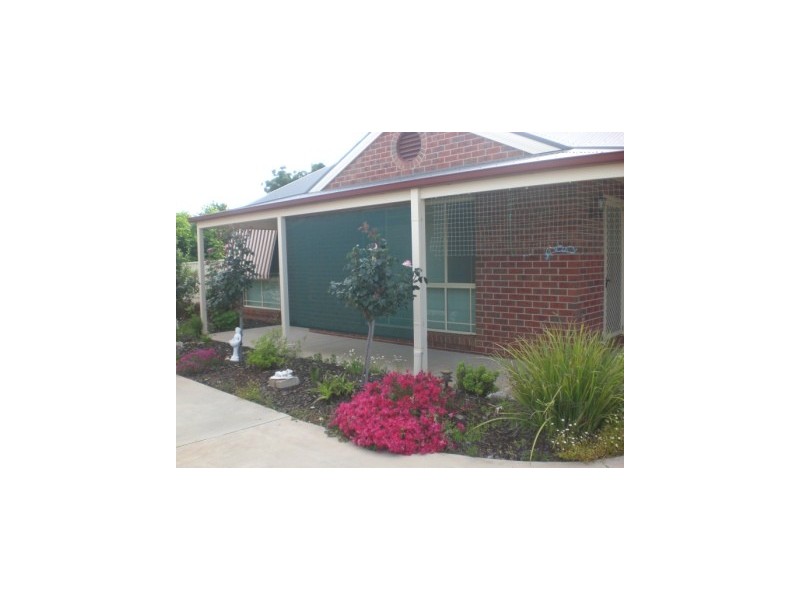 2/1 Johnson Court, Howlong NSW 2643