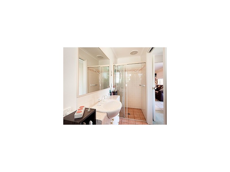 8 Bartholomew Street (Norris Park), Lavington NSW 2641