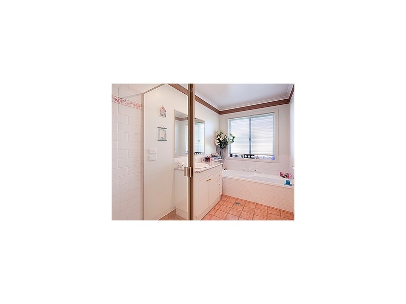 8 Bartholomew Street (Norris Park), Lavington NSW 2641