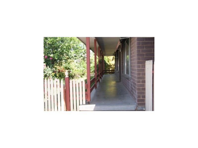 298 Clarence Street, Lavington NSW 2641