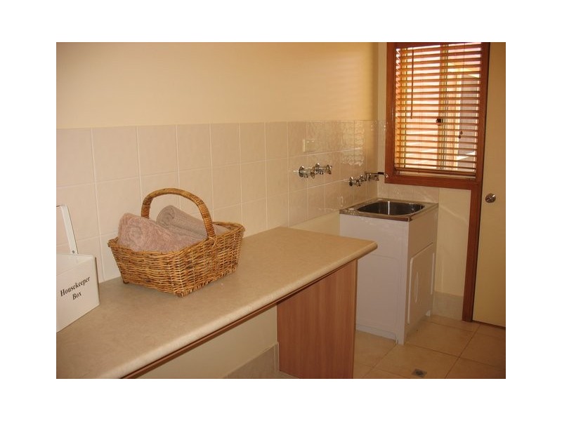 44 Robbins Drive, Albury NSW 2640