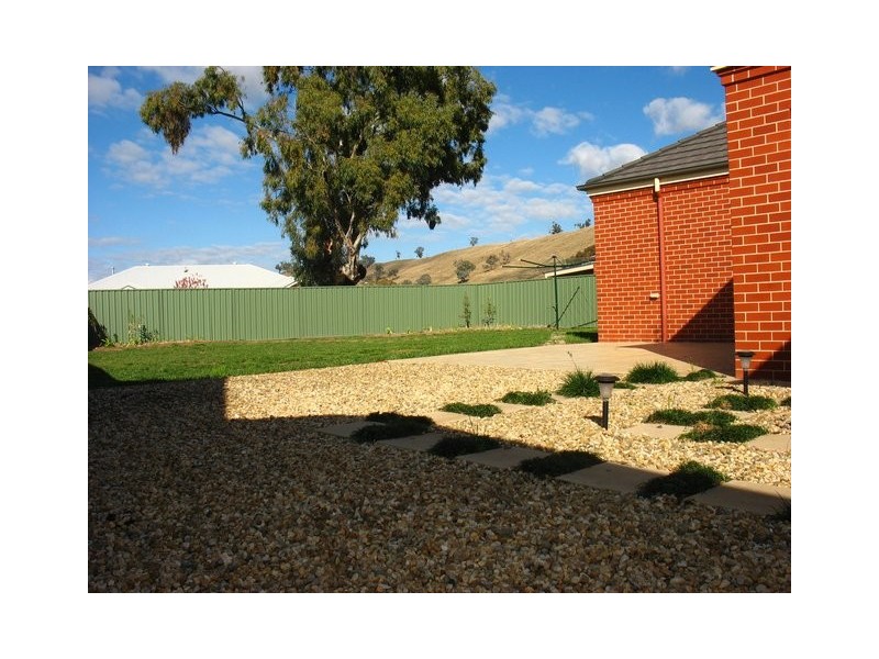 44 Robbins Drive, Albury NSW 2640
