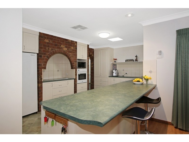 24 Sunwood Drive, Lavington NSW 2641