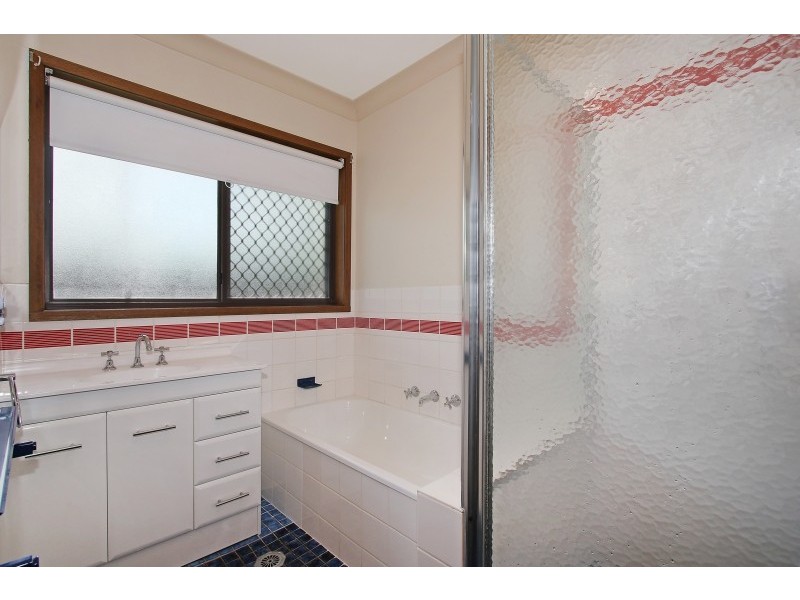 24 Sunwood Drive, Lavington NSW 2641