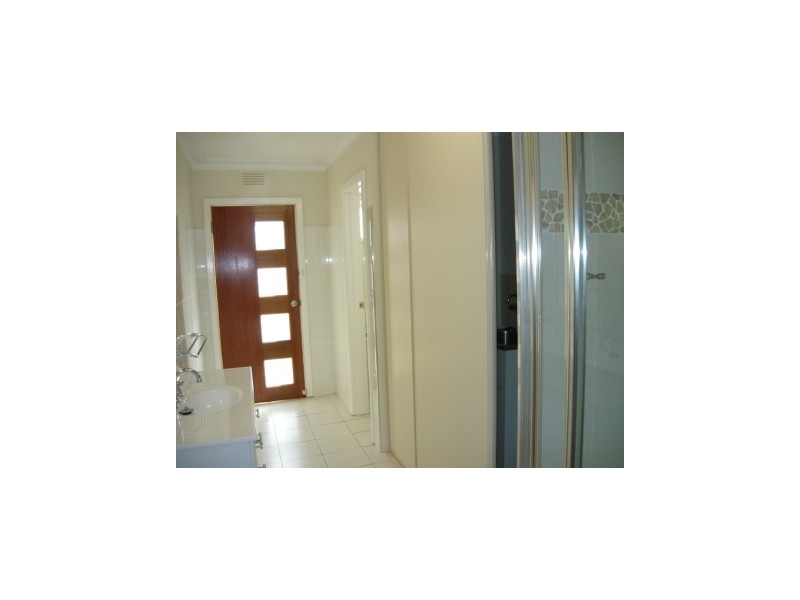 2/300 Norfolk Street, East Albury NSW 2640