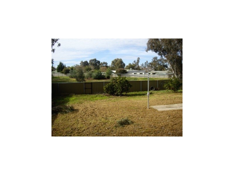 898 Captain Cook Drive, North Albury NSW 2640