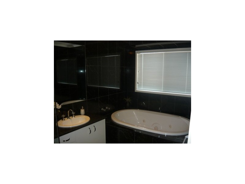 689  Pearsall Street, Albury NSW 2640