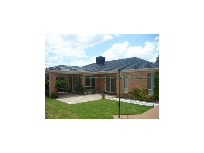 689  Pearsall Street, Albury NSW 2640