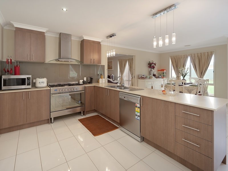 7 William Place, Howlong NSW 2643