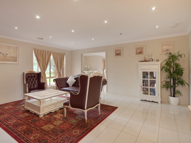 7 William Place, Howlong NSW 2643