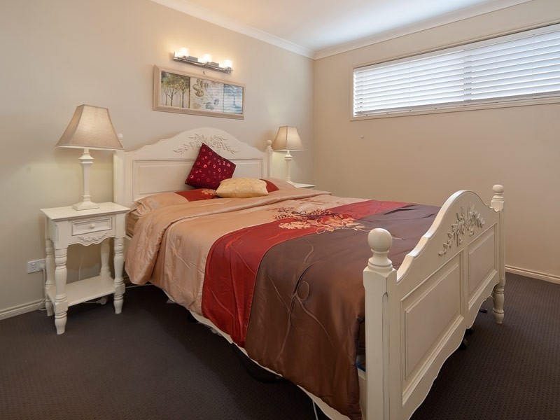 7 William Place, Howlong NSW 2643