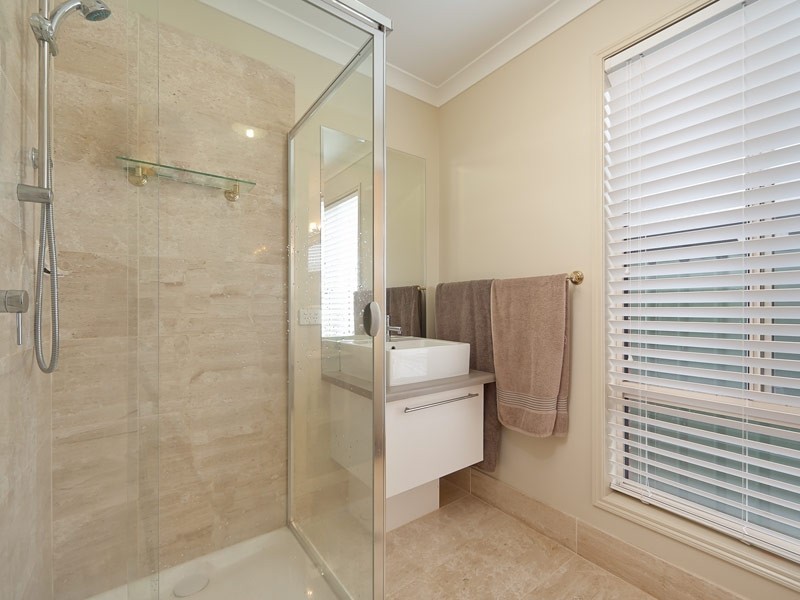 7 William Place, Howlong NSW 2643