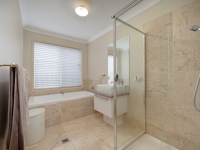 7 William Place, Howlong NSW 2643