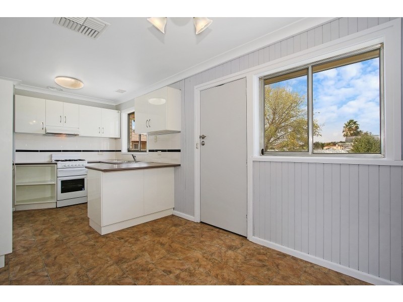 466 Kemp Street, Lavington NSW 2641