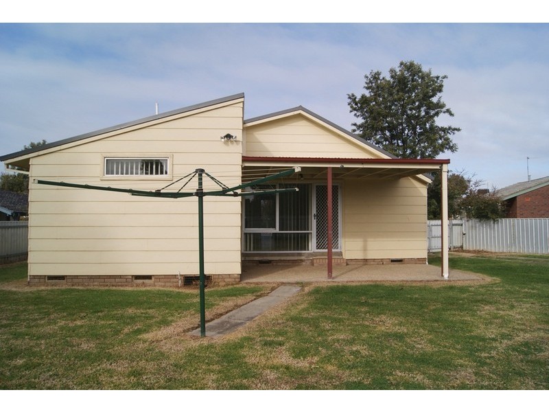 302 Sunshine Court, Lavington NSW 2641