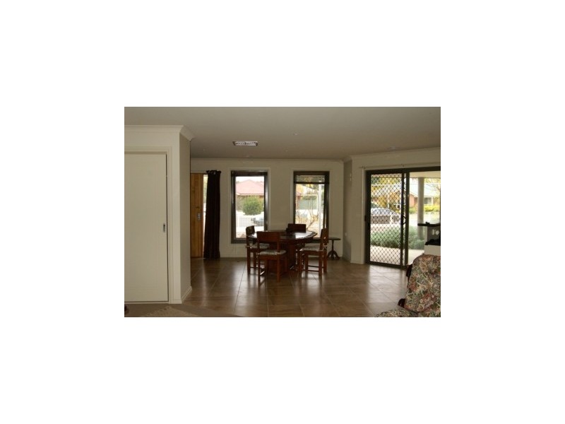 5 Hall Court, Howlong NSW 2643