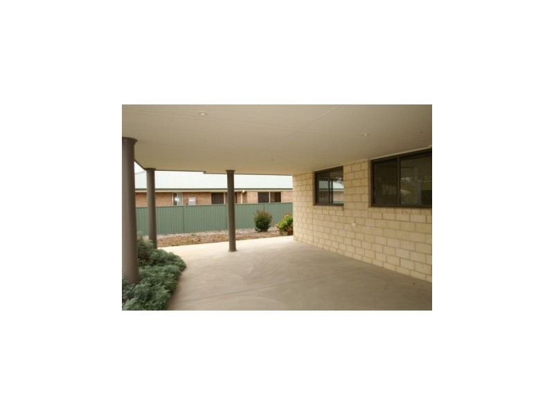 5 Hall Court, Howlong NSW 2643