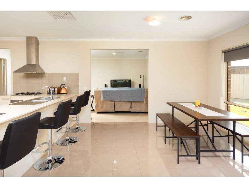 28 Nicola Place, Lavington NSW 2641