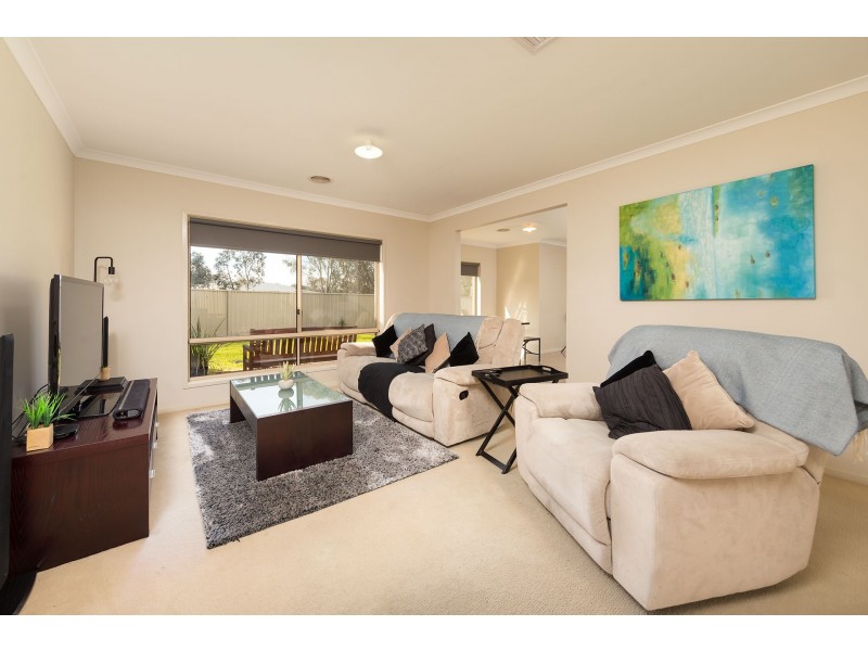28 Nicola Place, Lavington NSW 2641