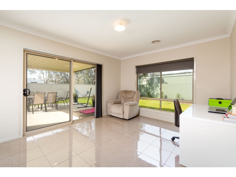 28 Nicola Place, Lavington NSW 2641