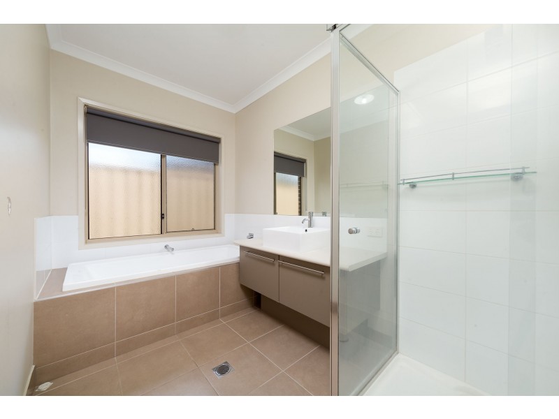 28 Nicola Place, Lavington NSW 2641
