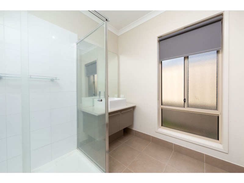 28 Nicola Place, Lavington NSW 2641