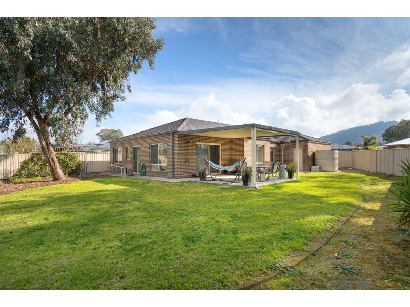 28 Nicola Place, Lavington NSW 2641