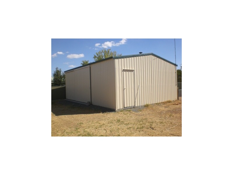 85 Hammer Street, Howlong NSW 2643