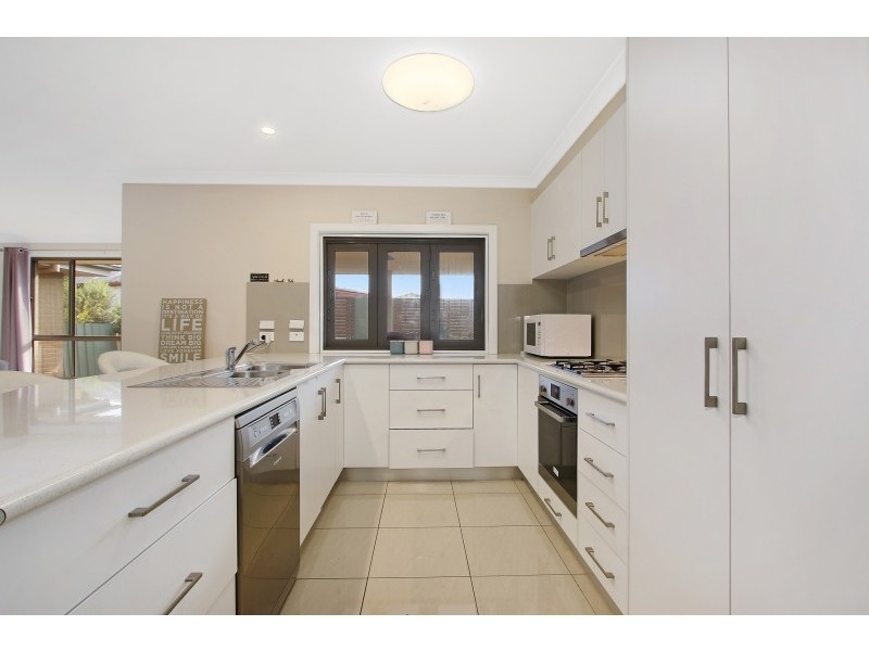 2/560 Hague Street, Lavington NSW 2641