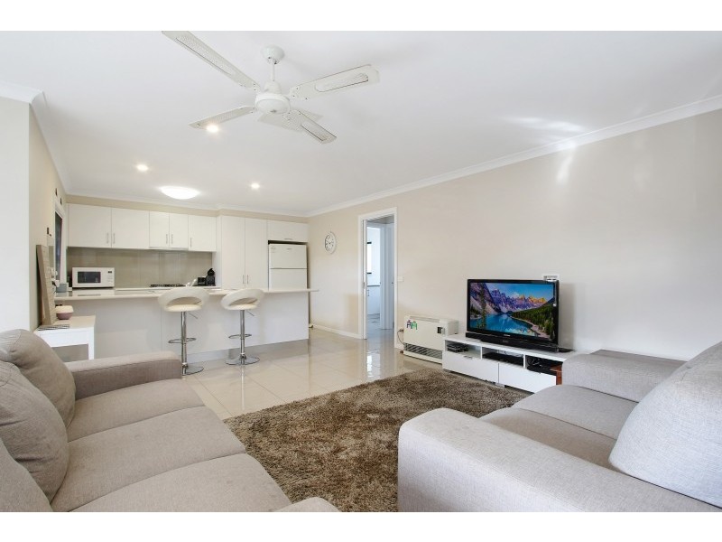 2/560 Hague Street, Lavington NSW 2641