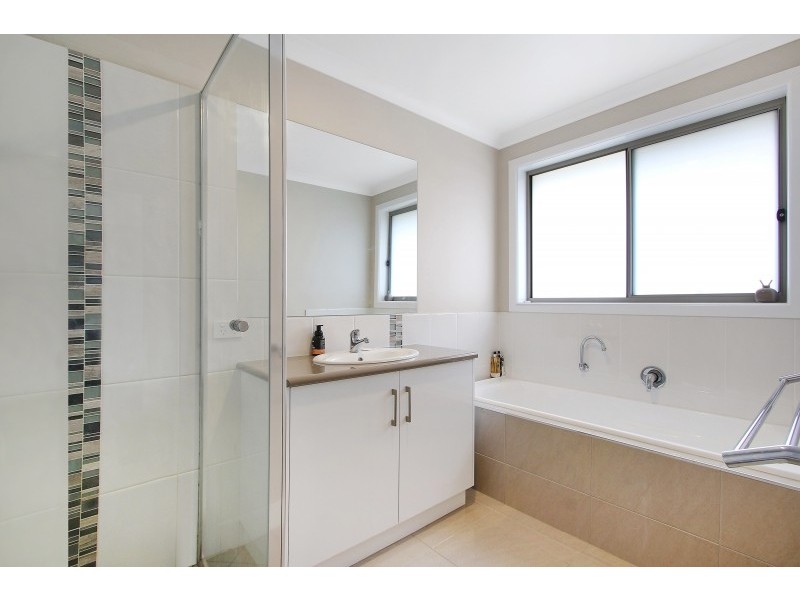 2/560 Hague Street, Lavington NSW 2641