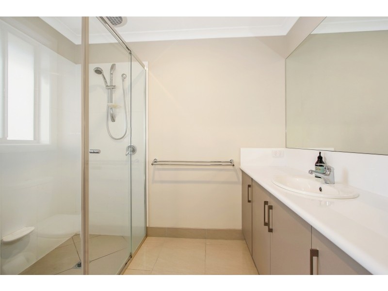 2/560 Hague Street, Lavington NSW 2641