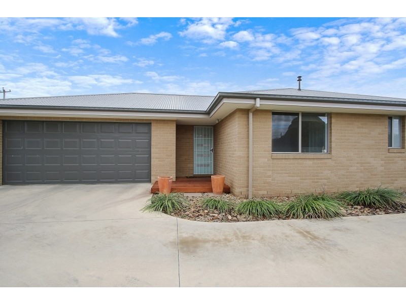 2/560 Hague Street, Lavington NSW 2641