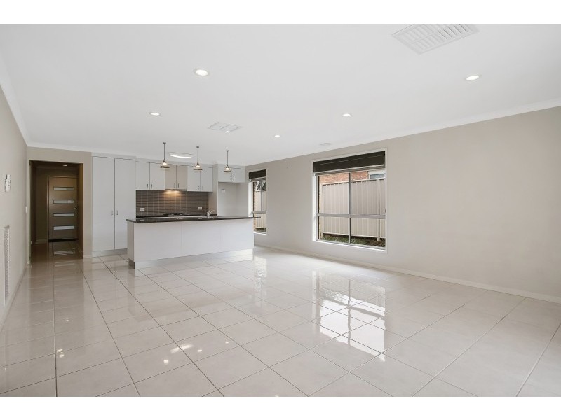 33 Carstens Street, Lavington NSW 2641