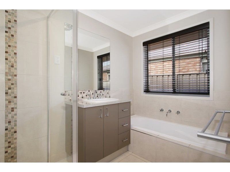 33 Carstens Street, Lavington NSW 2641