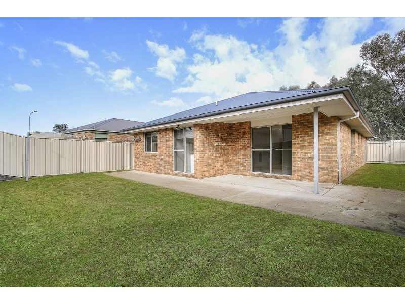 33 Carstens Street, Lavington NSW 2641