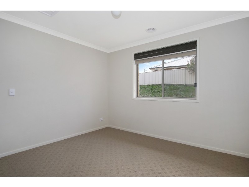 33 Carstens Street, Lavington NSW 2641