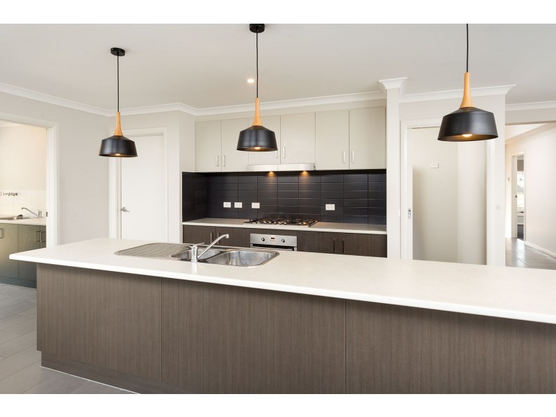 8 Riverboat Drive, Thurgoona NSW 2640
