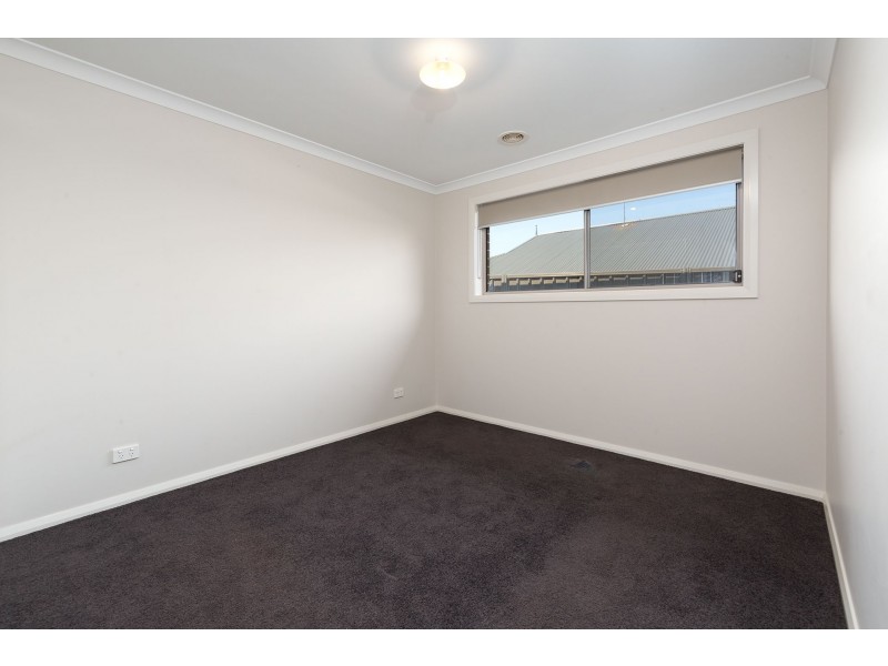 8 Riverboat Drive, Thurgoona NSW 2640