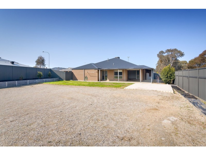 8 Riverboat Drive, Thurgoona NSW 2640