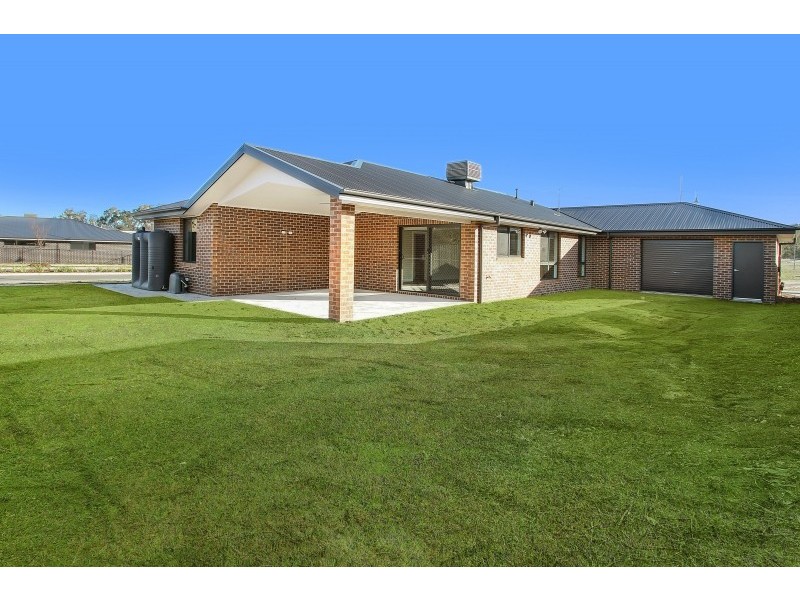 4 Hay Court, Thurgoona NSW 2640