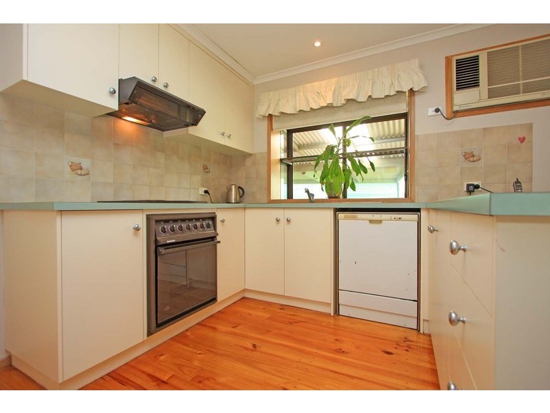 24 Clarke Street West, Howlong NSW 2643
