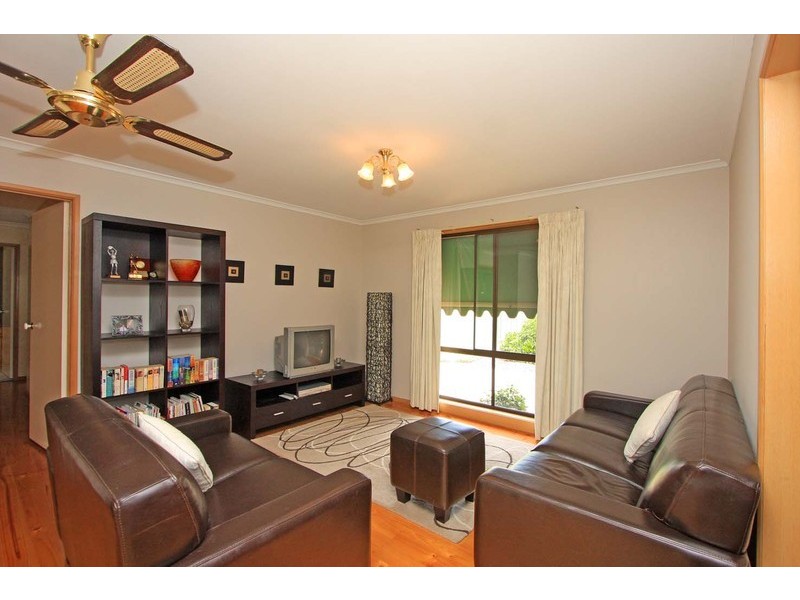 24 Clarke Street West, Howlong NSW 2643