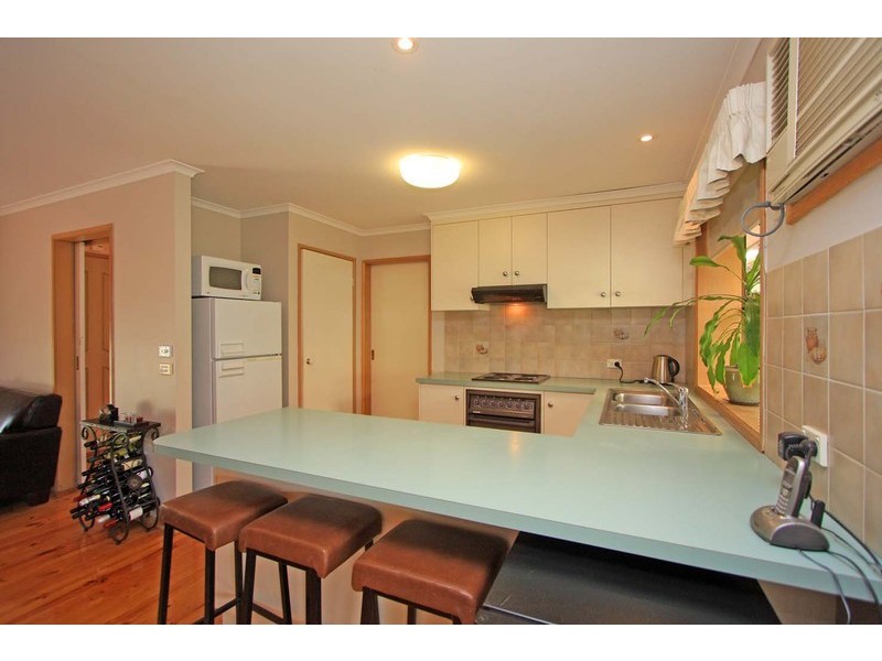 24 Clarke Street West, Howlong NSW 2643