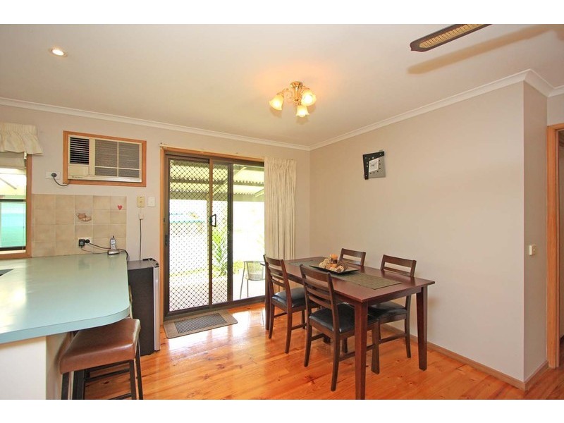 24 Clarke Street West, Howlong NSW 2643
