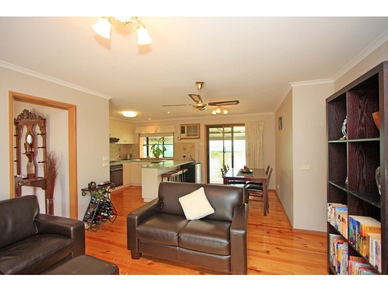 24 Clarke Street West, Howlong NSW 2643