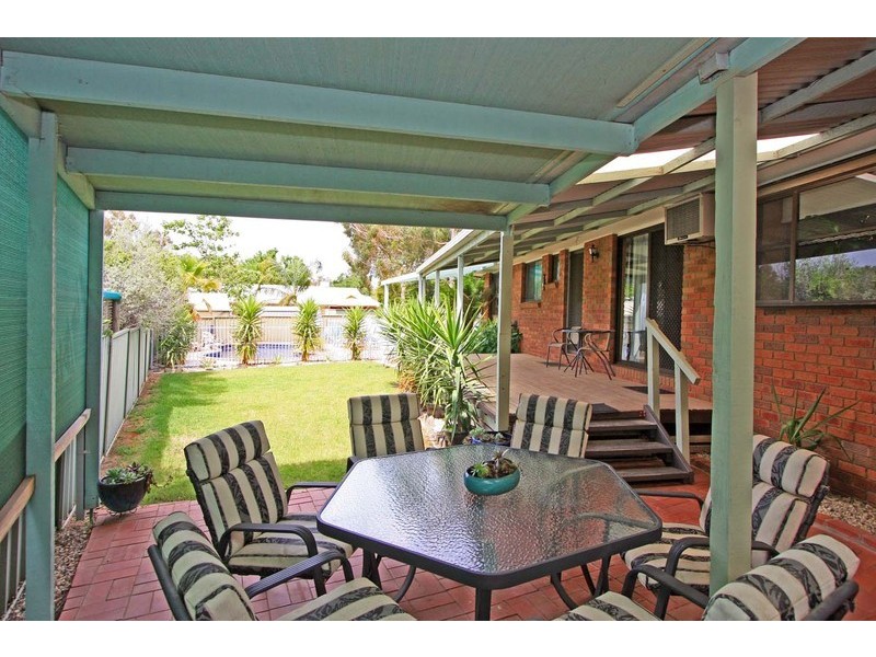 24 Clarke Street West, Howlong NSW 2643